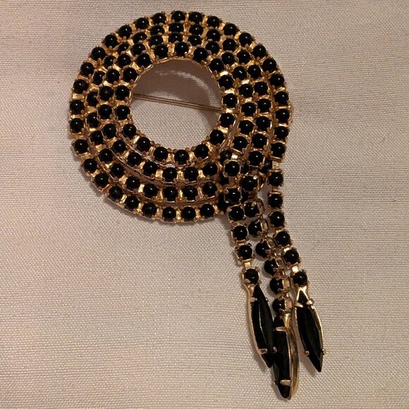Vintage Brooch Pin Black Glass Faceted Stones Chain Gold Tone - Picture 2 of 5